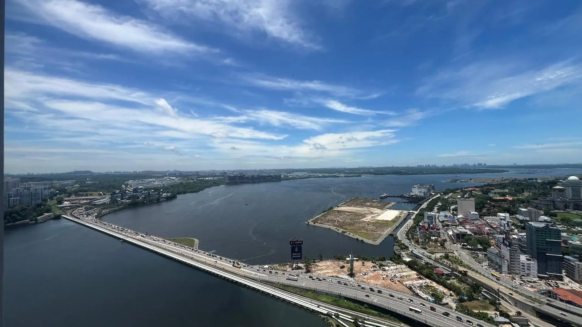 R&F 2R2B Unit Full Seaview Apartment Johor Bahru Malaysia