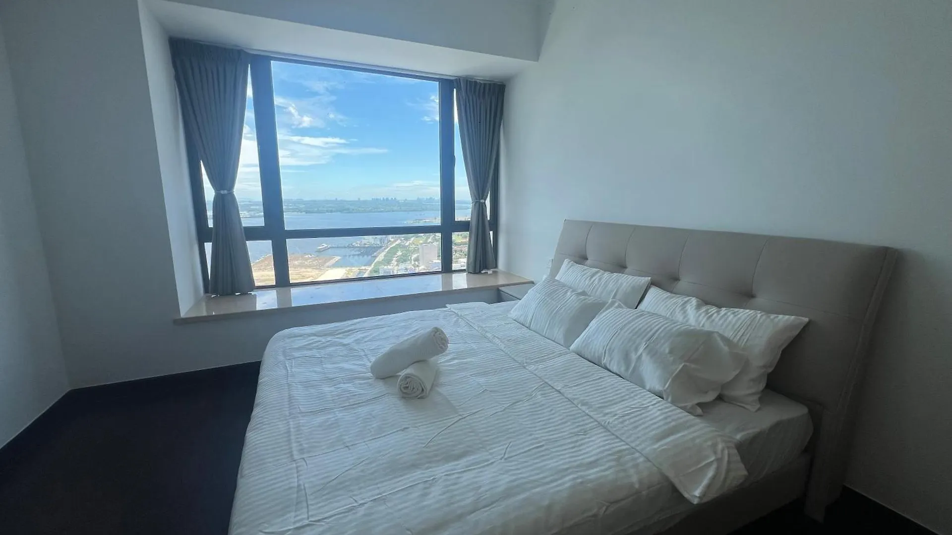 Ferienwohnung R&F 2R2B Unit Full Seaview Johor Bahru Apartment